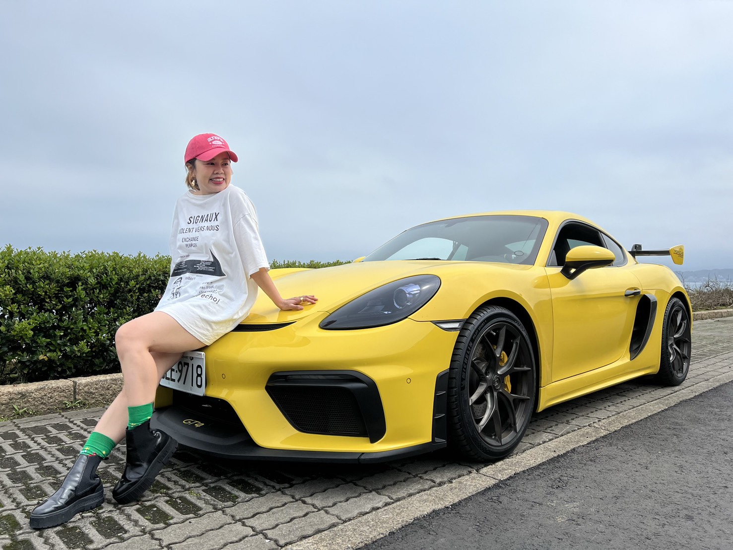 莎莎老師 Serrina｜台北信義區髮型設計師推薦｜電棒感燙髮・層次剪髮・質感免漂髮色